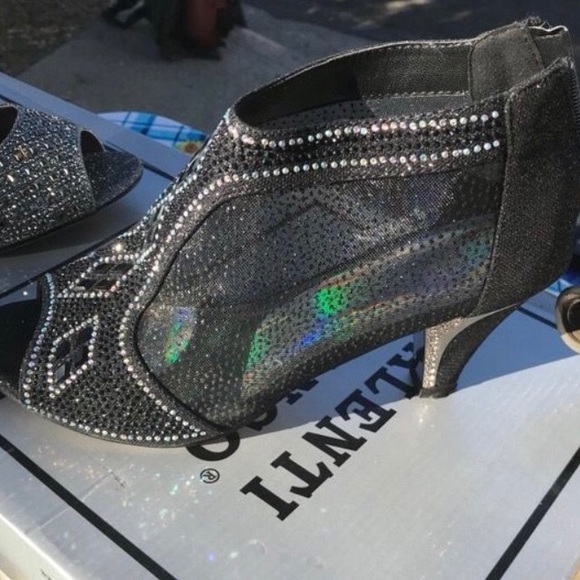 2”heel - Picture 2 of 2